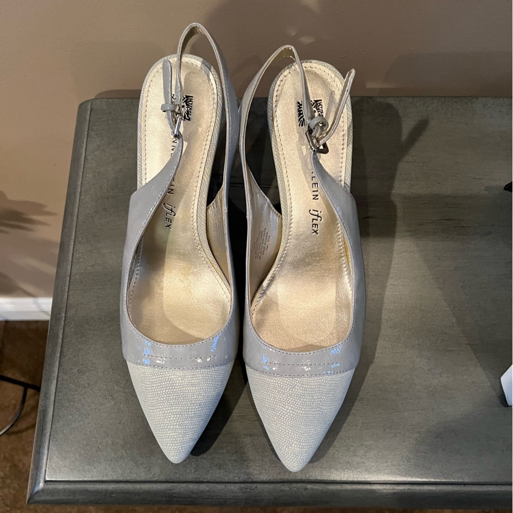 Size 10 Anne Klein flex. Never worn.